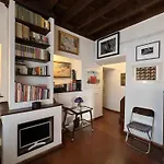 Renaissance Square, Bright Apt