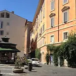 Renaissance Square, Bright Apt