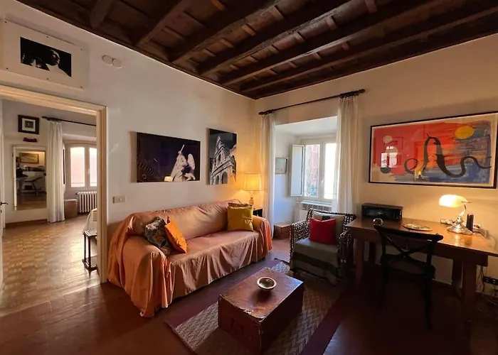 Renaissance Square, Bright Apt