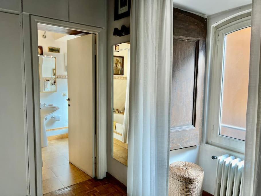 Renaissance Square, Bright Apartment