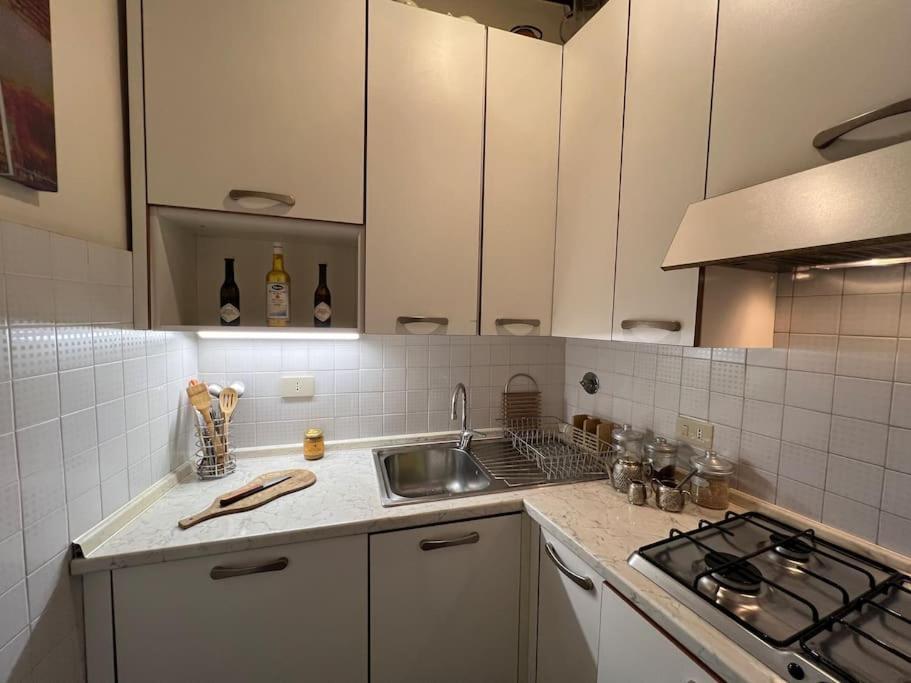 Renaissance Square, Bright Apartment Rom