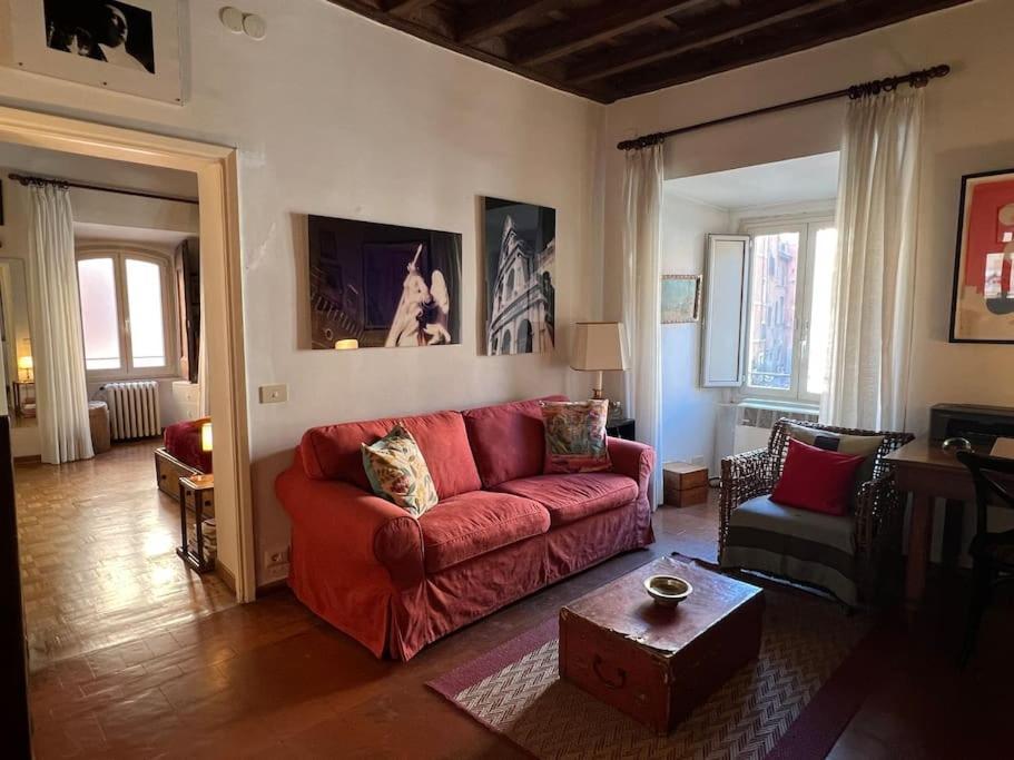 Renaissance Square, Bright Apartment