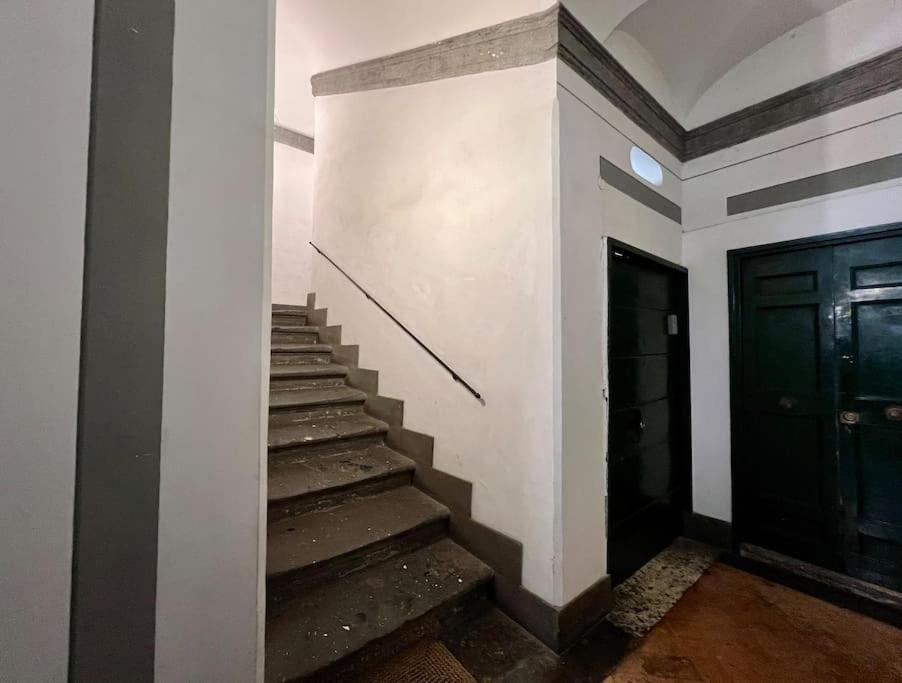 Renaissance Square, Bright Apartment