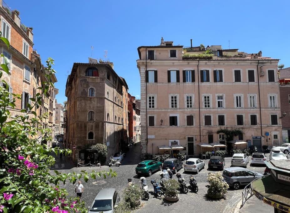 Renaissance Square, Bright *